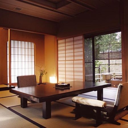 อิคาโฮะ อ็อนเซ็น เรียวคัง ฮิบิคิโนะ Hotel Shibukawa ภายนอก รูปภาพ
